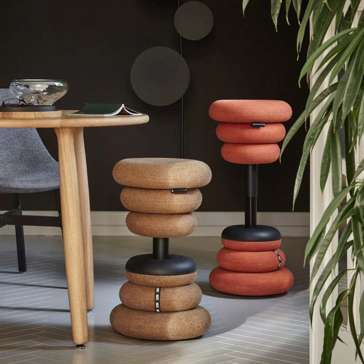 Ergonomischer Bürohocker in Schwarz