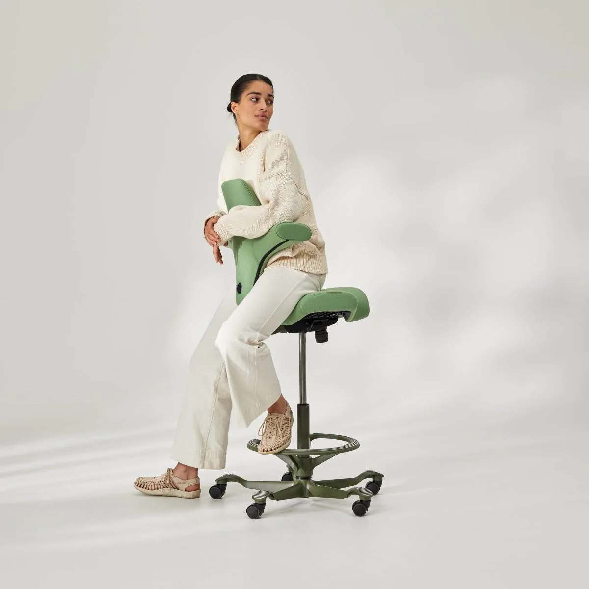 Moderner ergonomischer Bürohocker