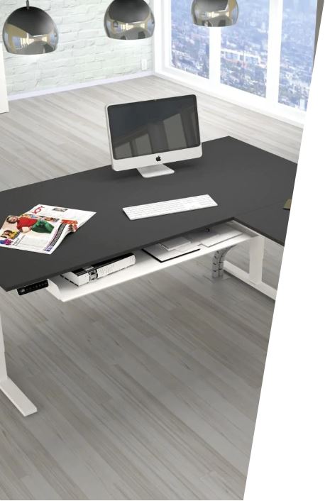 Eckschreibtisch in einem Home Office